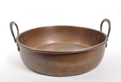 Lot 211 - LARGE VICTORIAN COPPER JAM PAN