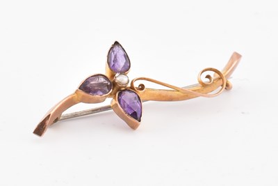 Lot 173 - EDWARDIAN HALLMARKED 9CT GOLD AMETHYST & PEARL BROOCH PIN