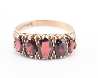 Lot 115 - HALLMARKED 9CT GOLD & GARNET RING & HALLMARKED 9CT GOLD SIGNET RING