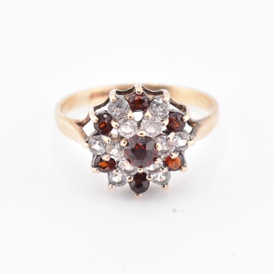 Lot 234 - HALLMARKED 9CT GOLD & GEM SET CLUSTER RING