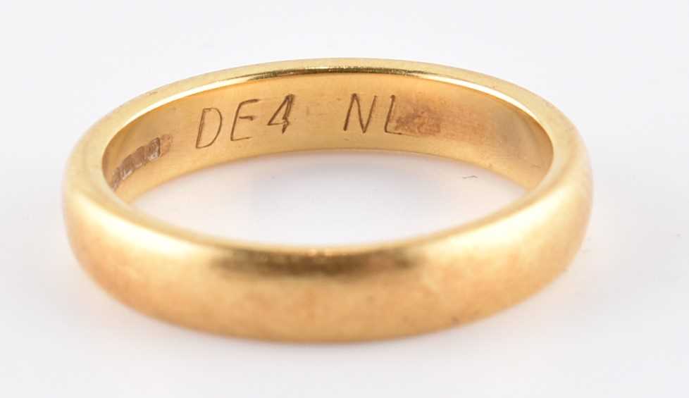 Lot 308 - HALLMARKED 18CT GOLD BAND RING