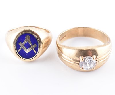 Lot 371 - TWO 9CT GOLD RINGS MASONIC FLIP RING & SINGLE STONE