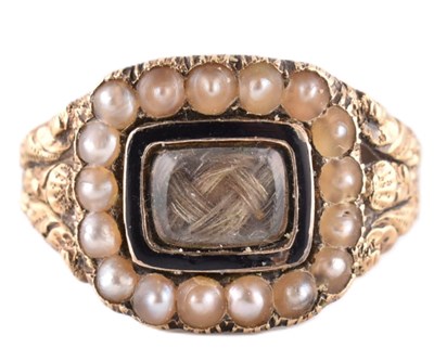 Lot 13 - GEORGIAN GOLD SEED PEARL & HAIR LOCKET WINDOW MOURNING RING