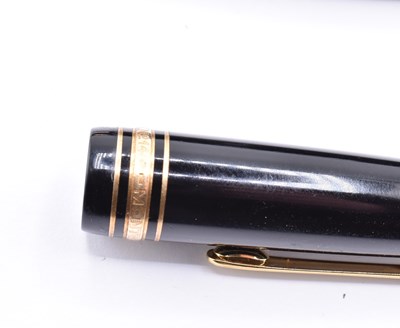 Lot 403 - MONT BLANC NO 146 18CT GOLD NIB FOUNTAIN PEN & ROLLER BALL PEN