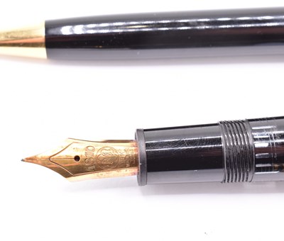 Lot 403 - MONT BLANC NO 146 18CT GOLD NIB FOUNTAIN PEN & ROLLER BALL PEN