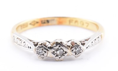 Lot 464 - 18CT GOLD & PLATINUM DIAMOND THREE STONE RING