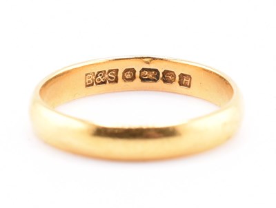 Lot 470 - HALLMARKED 22CT GOLD BAND RING