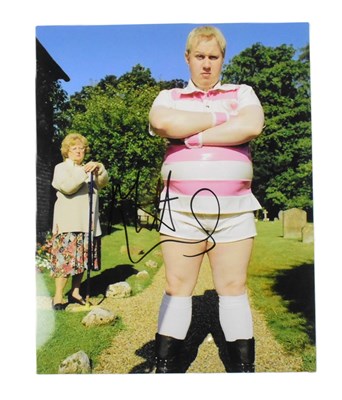 Lot 251 - LITTLE BRITAIN - MATT LUCAS - SIGNED 8X10" COLOUR PHOTOGRAPH - AFTAL