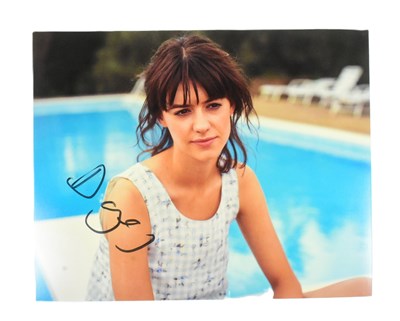 Lot 193 - NORMAL PEOPLE (2020) - DAISY EDGAR-JONES - SIGNED 8X10" PHOTO - AFTAL