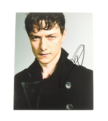 Lot 96 - JAMES MCAVOY - AUTOGRAPHED 8X10" COLOUR PHOTOGRAPH - AFTAL