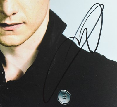 Lot 146 - JAMES MCAVOY - AUTOGRAPHED 8X10" COLOUR PHOTOGRAPH - AFTAL