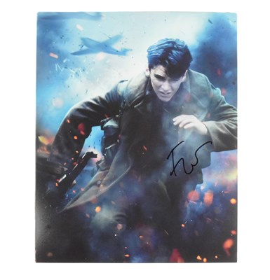 Lot 142 - DUNKIRK (2017) - FIONN WHITEHEAD - SIGNED 8X10" PHOTO - AFTAL