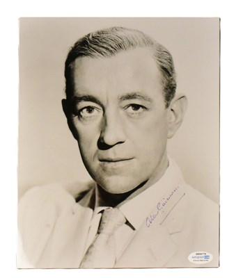 Lot 500 - SIR ALEC GUINNESS (1914-2000) - SIGNED 8X10" PHOTOGRAPH - ACOA