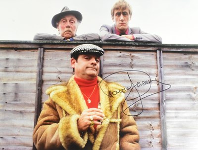 Lot 246 - ONLY FOOLS & HORSES - SIR DAVID JASON SIGNED 16X12" PHOTOGRAPH