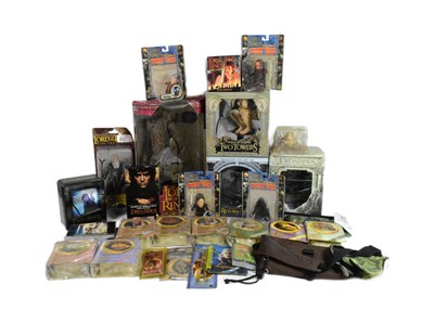 Lot 668 - LORD OF THE RINGS - LARGE COLLECTION OF ASSORTED MEMORABILIA