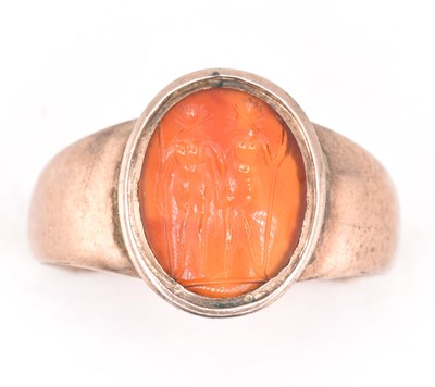 Lot 171 - 19TH CENTURY GOLD & CARNELIAN INTAGLIO RING