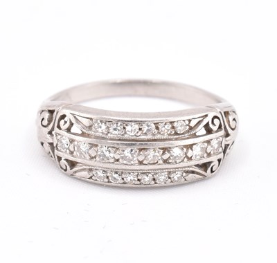 Lot 100 - 1920S PLATINUM & DIAMOND RING