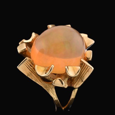 Lot 37 - 18CT GOLD MEXICAN OPAL RING