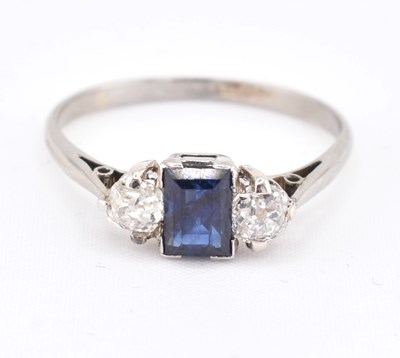 Lot 224 - 18CT GOLD SAPPHIRE & DIAMOND THREE STONE RING