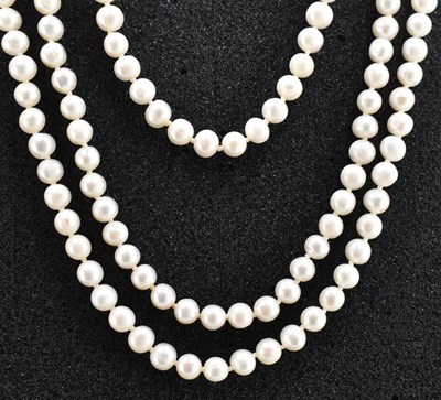 Lot 134 - SINGLE STRAND PEARL NECKLACE