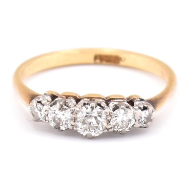 Lot 99 - 18CT GOLD & DIAMOND FIVE STONE RING