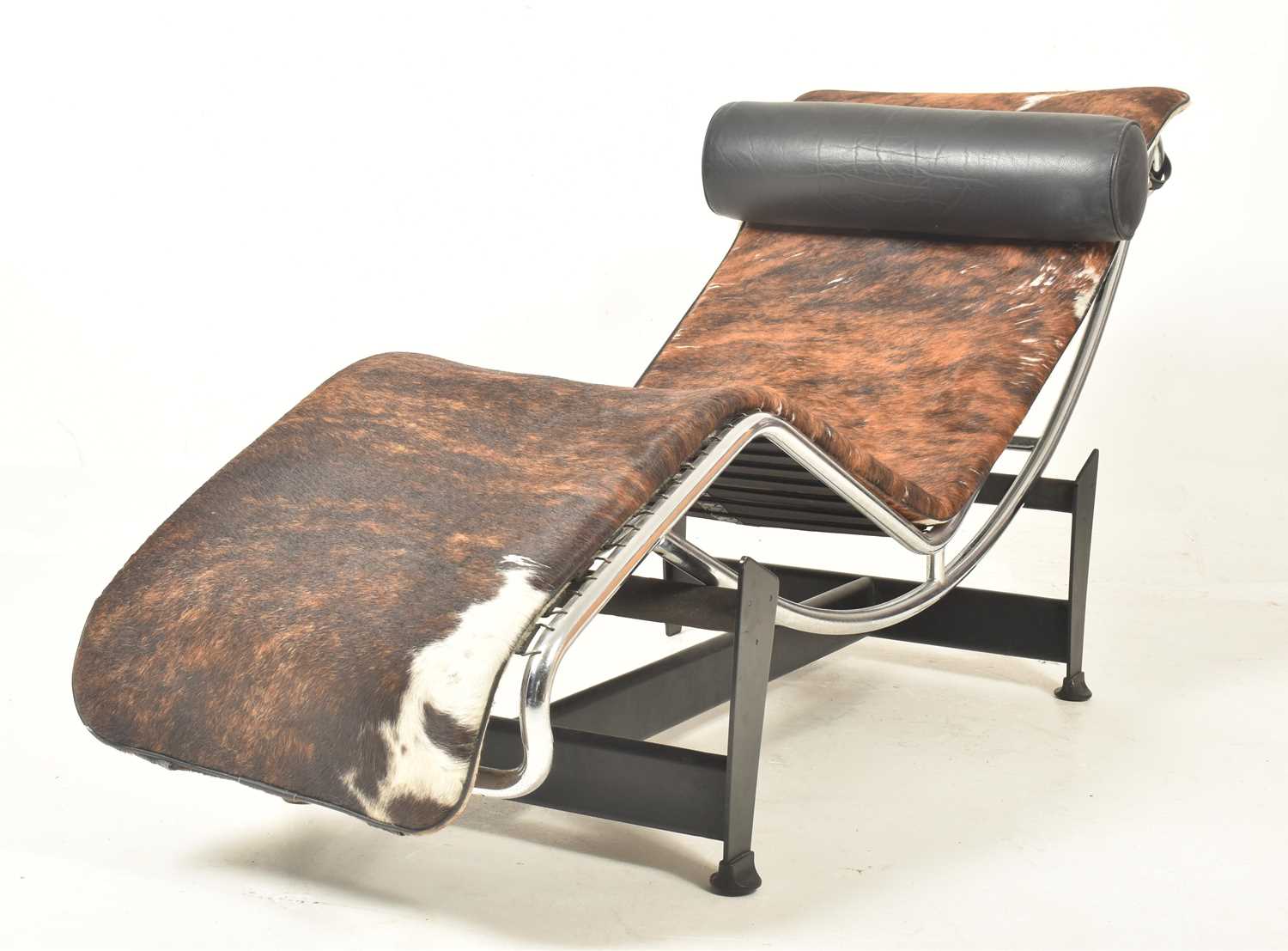 Lot 230 - AFTER LE CORBUSIER - CASSINA TYPE LC4 CHAISE LOUNGE CHAIR