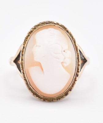 Lot 105 - GOLD MOUNTED CAMEO RING