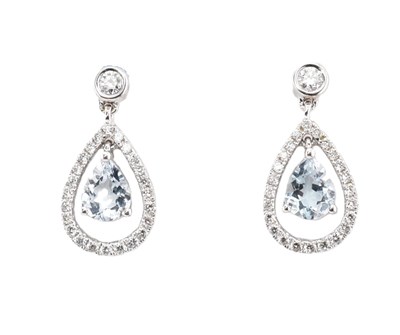 Lot 92 - HALLMARKED 18CT AQUAMARINE & DIAMOND PENDANT EARRINGS