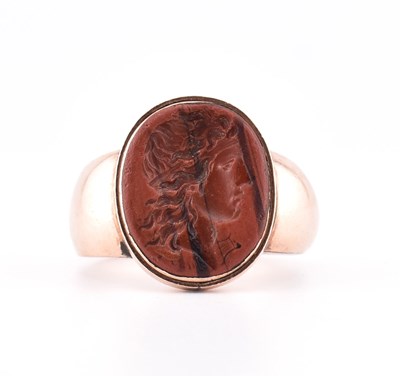 Lot 126 - GOLD INTAGLIO RING