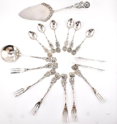 Lot 51 - COLLECTION OF FLORAL HANDLED SILVER & PLATE FLATWARE