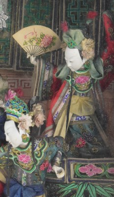 Lot 186 - BEIKING / PEKING OPERA CLAY SCULPTURE DIORAMA 民初 木罩箱京剧泥塑人