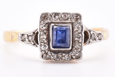 Lot 399 - 18CT GOLD & PLATINUM DIAMOND & SAPPHIRE ART DECO RING