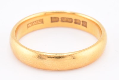 Lot 321 - HALLMARKED 22CT GOLD BAND RING