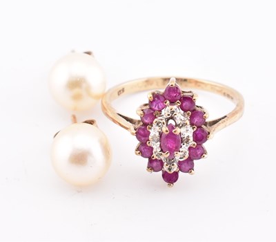 Lot 436 - HALLMARKED 9CT GOLD RUBY & DIAMOND NAVETTE RING & PAIR OF 9CT GOLD & PEARL STUD EARRINGS