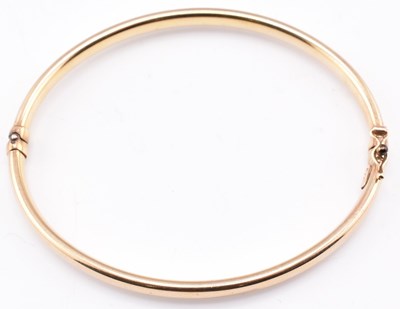 Lot 430 - 9CT GOLD HINGED BANGLE