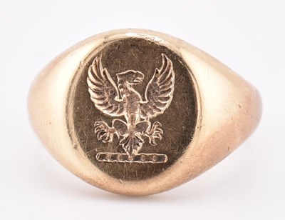 Lot 287 - GOLD CRESTED INTAGLIO SIGNET SEAL RING