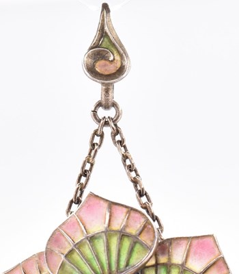 Lot 71 - ART NOUVEAU SILVER & PEARL PLIQUE-A-JOUR PENDANT