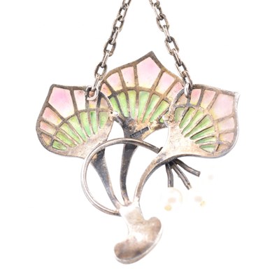 Lot 71 - ART NOUVEAU SILVER & PEARL PLIQUE-A-JOUR PENDANT