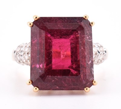 Lot 160 - HALLMARKED 18CT GOLD PINK TOURMALINE & DIAMOND RING