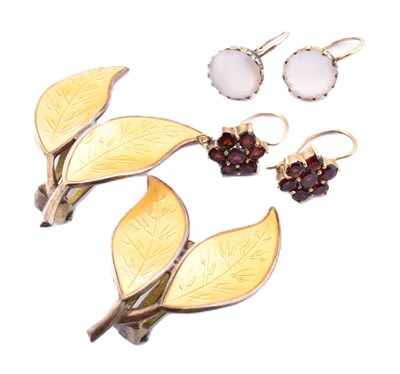 Lot 250A - DAVID ANDERSON SILVER & ENAMEL EARRINGS & TWO PAIRS OF YELLOW METAL & GEM SET EARRINGS