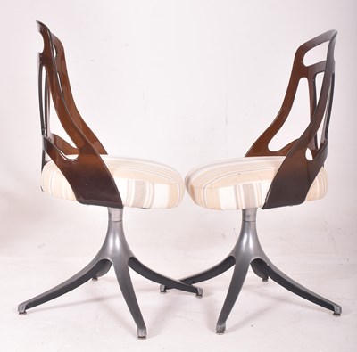 Lot 299 - CHROMCRAFT GRAFTON USA - MID CENTURY 1970S GLASS & CHROME METAL ATOMIC DINING TABLE & CHAIRS
