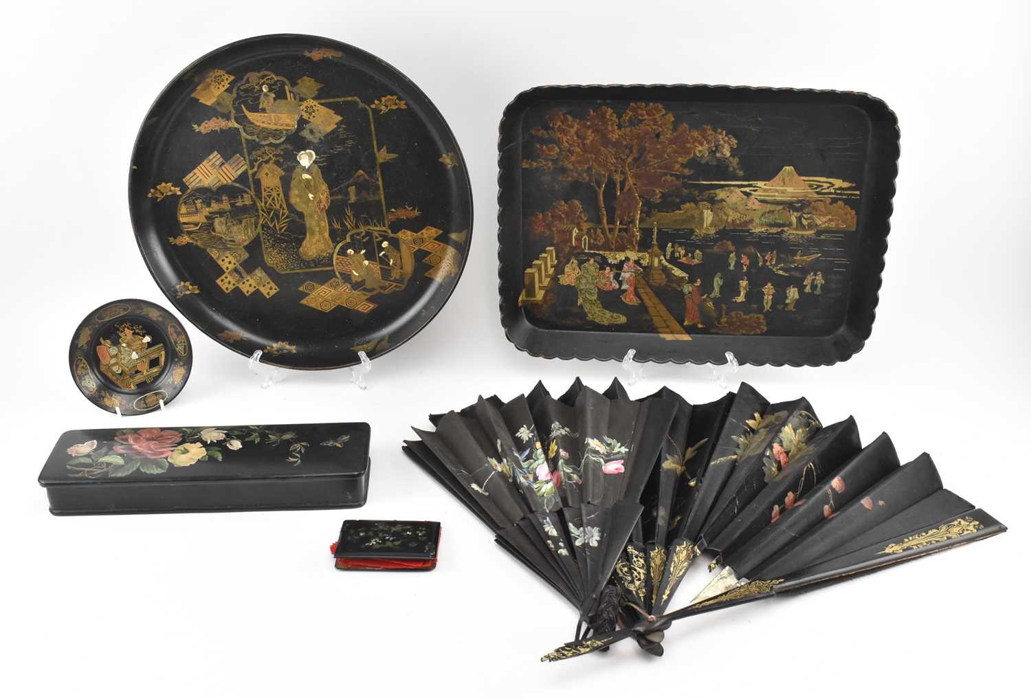Lot 136 - COLLECTION OF VINTAGE CHINOISERIE BLACK LACQUER WARE INCL. TRAYS & FANS