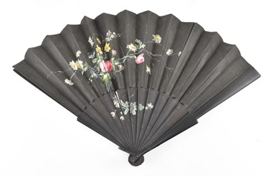 Lot 136 - COLLECTION OF VINTAGE CHINOISERIE BLACK LACQUER WARE INCL. TRAYS & FANS