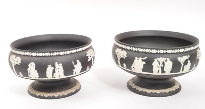 Lot 27 - WEDGWOOD - PAIR OF BLACK WEDGWOOD JASPERWARE BOWLS