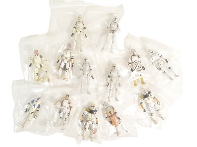 Lot 354 - STAR WARS - THE CLONE WARS - HASBRO ATTACK OF THE CLONES FIGURES