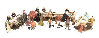 Lot 300 - STAR WARS - HASBRO CANTINA PLAYSET & CANTINA PATRONS ACTION FIGURES