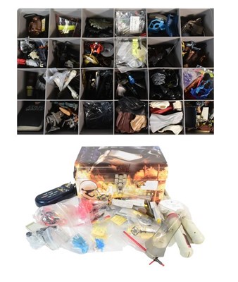 Lot 400 - STAR WARS - HASBRO / KENNER - LARGE COLLECTION OF ACCESSORIES