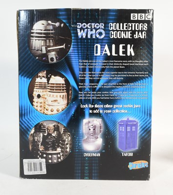 Lot 664 - DOCTOR WHO - CORGI DIECAST & COLLECTABLE DALEK COOKIE JAR