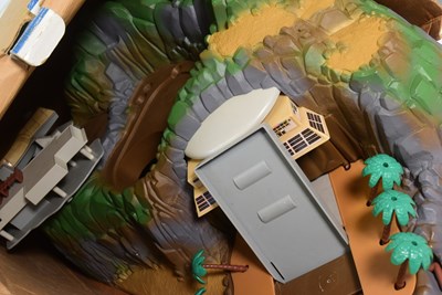 Lot 681 - GERRY ANDERSON - MATCHBOX THUNDERBIRDS & STING RAY PLAYSETS