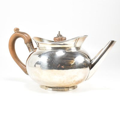 Lot 24 - GEORGE III 1800 HALLMARKED SILVER TEAPOT BY ROBERT HENNELL I & DAVID HENNELL II